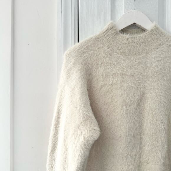 Mersea Iced Latte Cream Chalet Mockneck Fuzzy Knit Kangaroo Pocket Sweater S/M - Picture 3 of 15